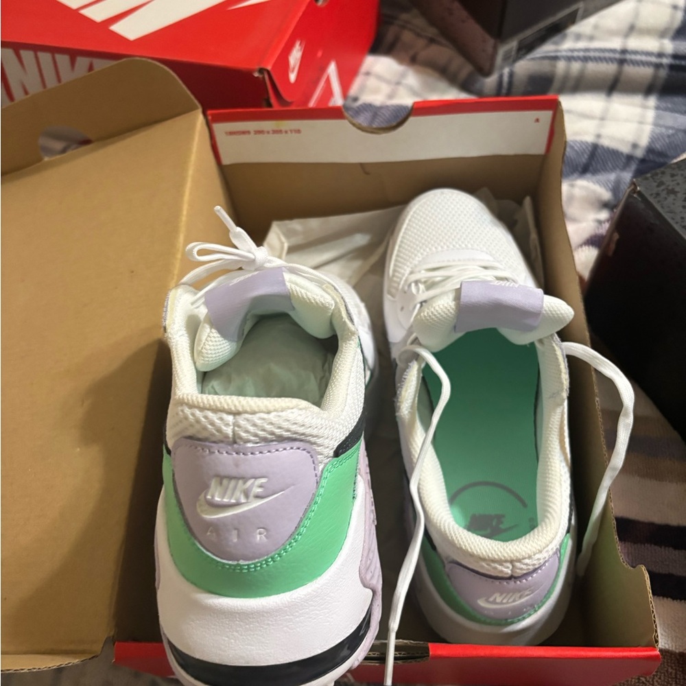 Women’s Nike Air Max Sneakers in near perfect condition - Picture 2 of 7